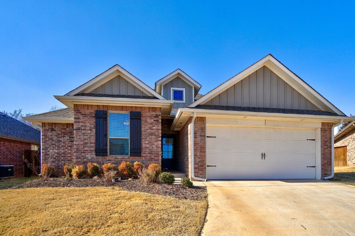 Charming 3-Bed Oasis in East Edmond - Charming 3-Bed Oasis in East Edmond