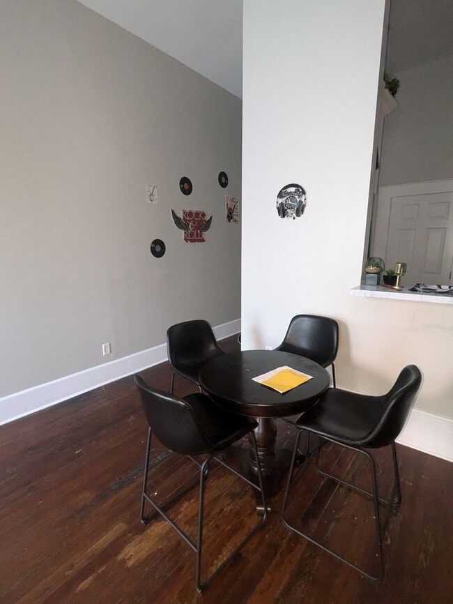 Photo - Cute Upstairs Down Town Apartment!