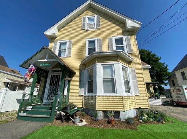 Building Photo - 28 Tremont St Unit B