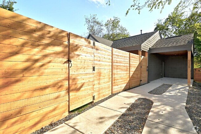 Building Photo - Brand New Home in the Heart of South Austin! Unit B