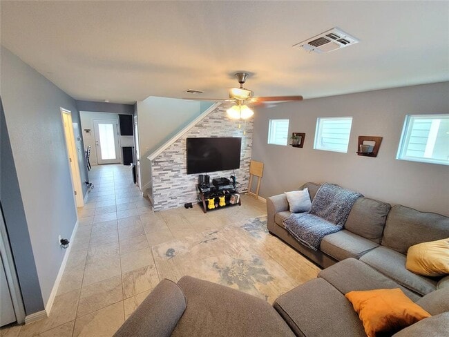 Photo - 127 Frasier Dr
