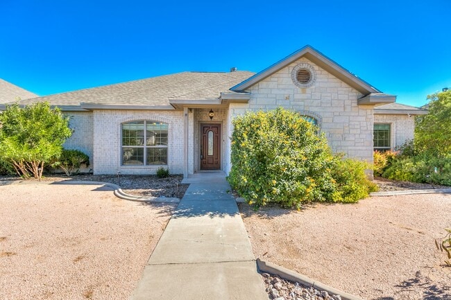 Building Photo - COMING AUGUST 2025 - Beautiful 3 Bedroom H... Rental