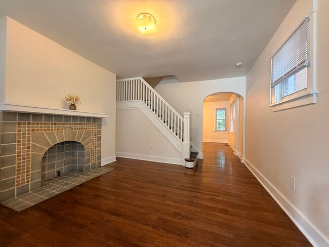 Photo - 607 1/2 Klemont Ave Unit 607 1/2 Klemont Ave