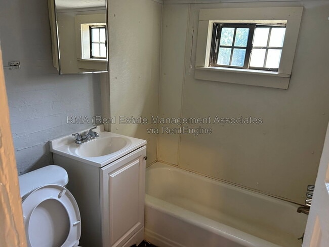 Photo - 821 Williams St