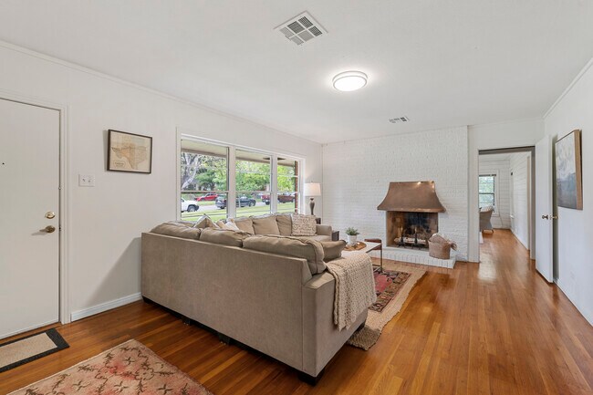 Photo - 3228 Colcord Ave