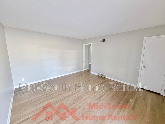 Photo - 1359 Heathcliff Dr