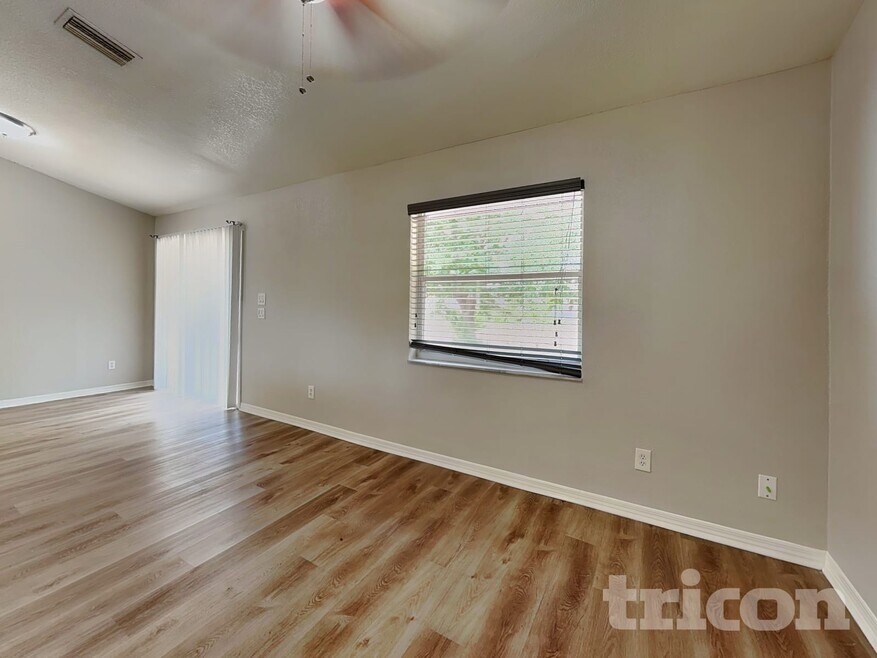 7352 Bolten Ln