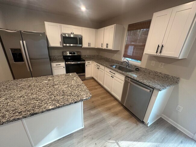 Photo - 146 Villa Grande St