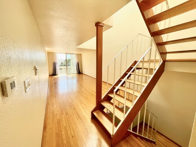 Building Photo - NOPA 3 Level 2br/2ba Townhouse Style Condo w/Garage, Laundry, Deck - PROGRESSIVE Unit 1247