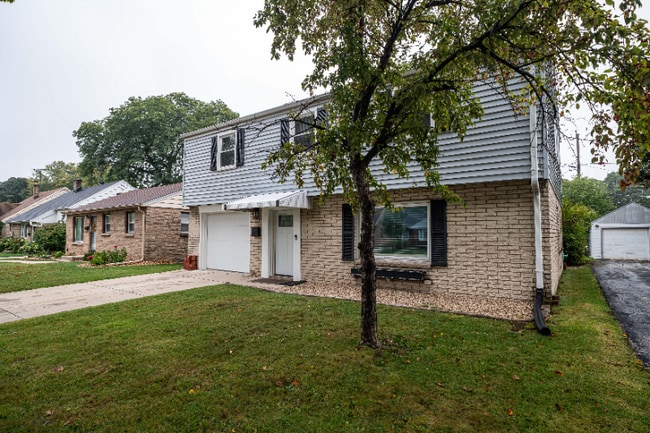 Building Photo - 555 N 105th St Rental
