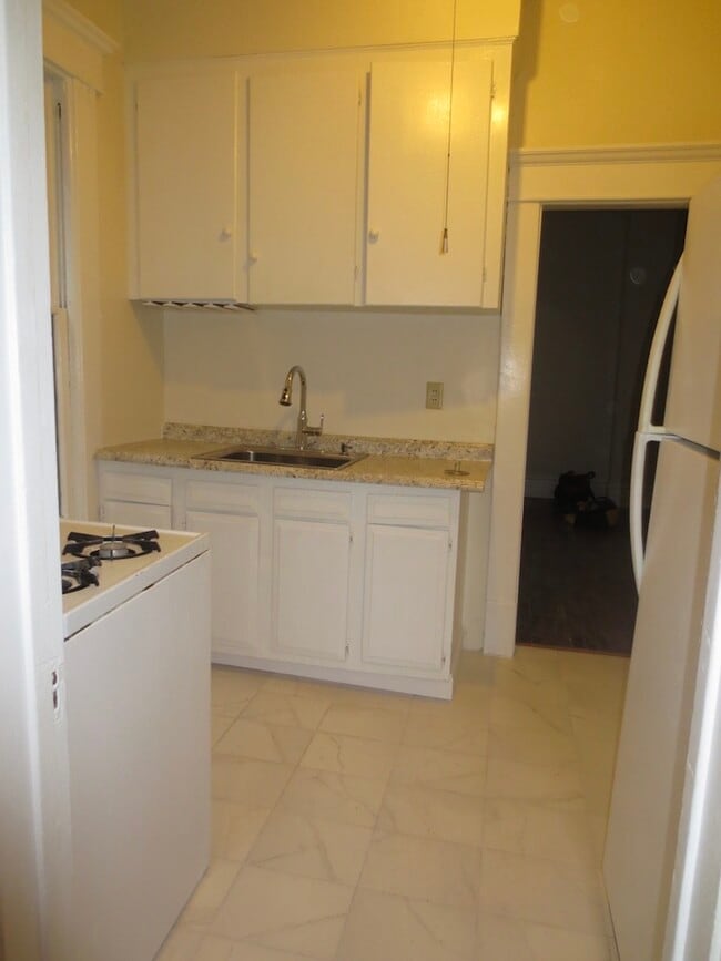 Photo - 123 W 1st Ave Unidad A