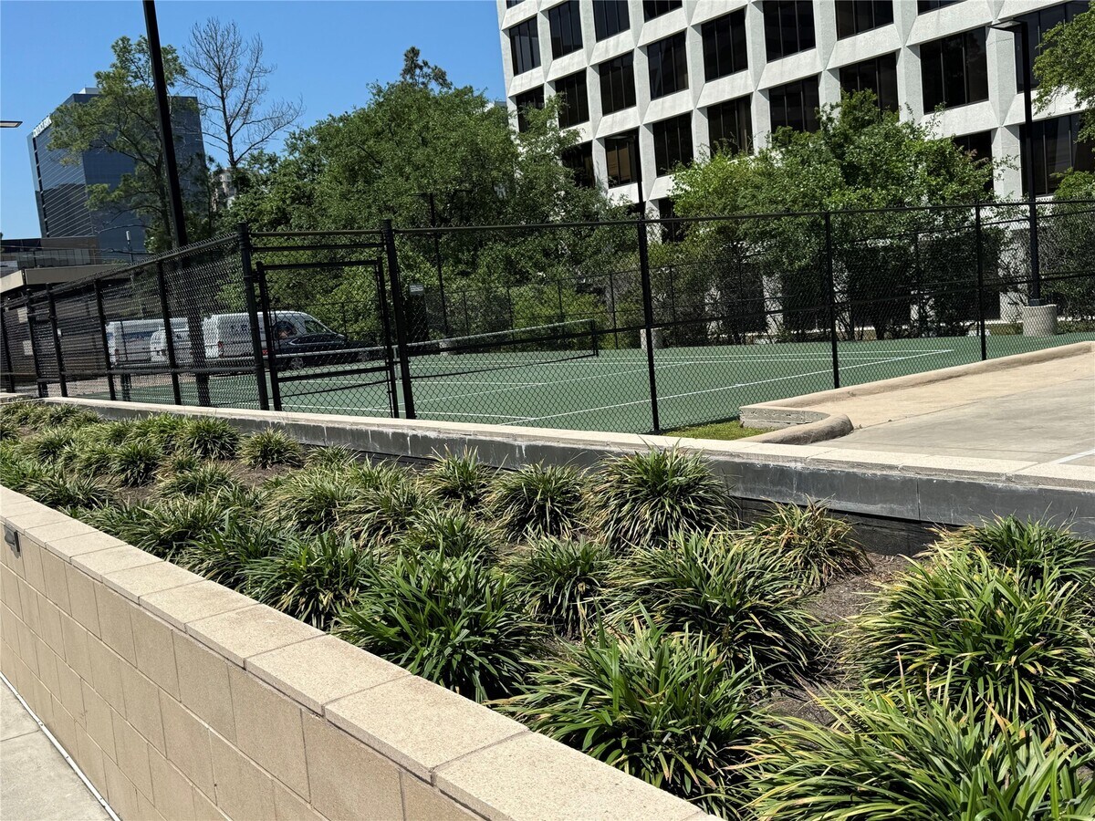 Photo - 49 Briar Hollow Ln