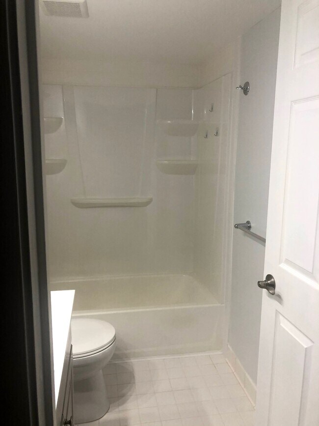 Master’s shower - 2825 SW 22nd Ave Unit 205