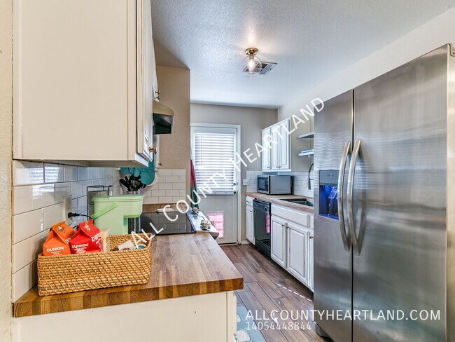 Photo - 414 English Elm Ln