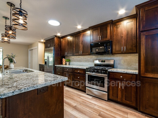 Photo - 2749 Sandhurst Dr