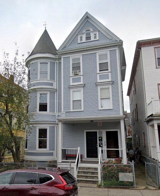 Building Photo - 336 Centre St Unit 2 Rental