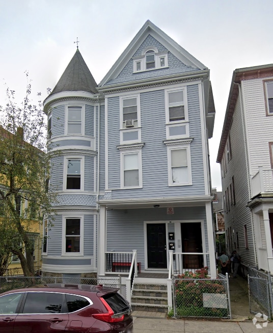 Building Photo - 336 Centre St Unit 2 Rental