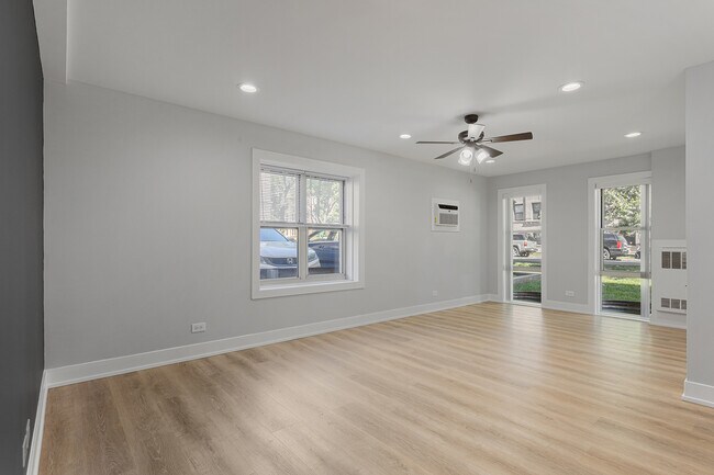 Photo - 1303 W Estes Ave