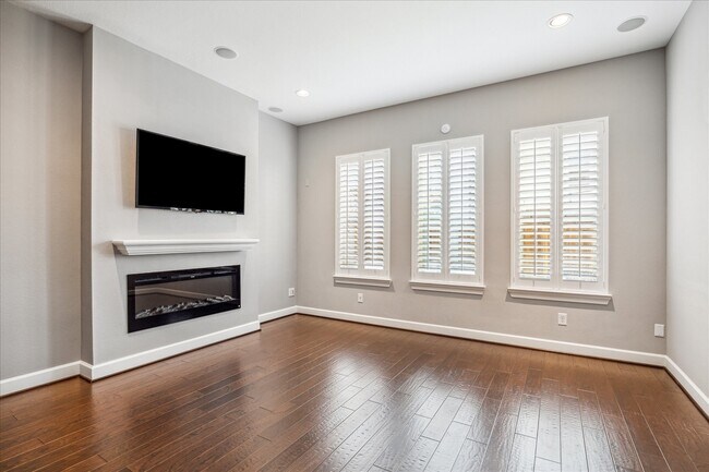 Photo - 5118 Larkin St