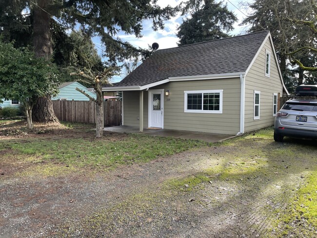 Building Photo - 220 Ruby Ave