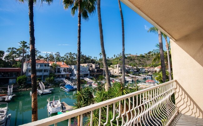 Building Photo - 2 Bedroom, 2 Bath Bristol Cove Condo Unit 8