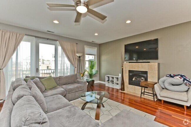 Building Photo - 2 bedroom in Chicago IL 60622 Unit 3 Rental