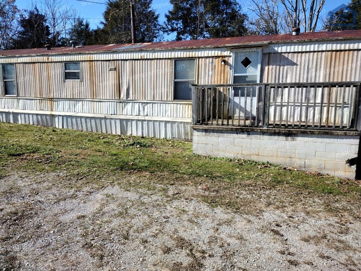 Photo - 211 Holly Berry Ln