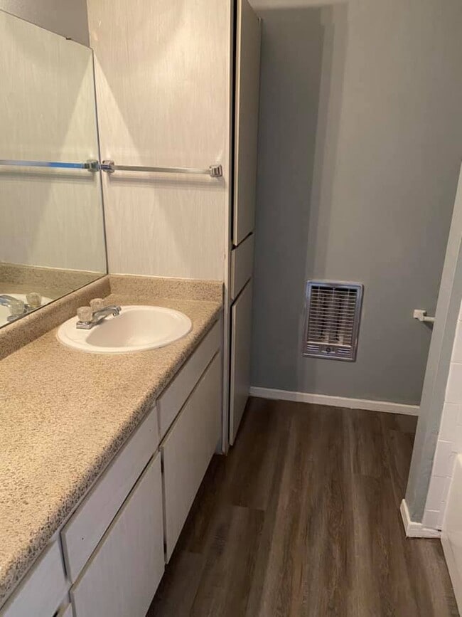 1 BR 1 BA 709SF