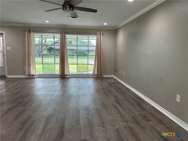 Photo - 1302 Canary Ln