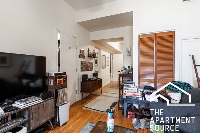 Photo - 1627 N Winchester Ave Unit 2