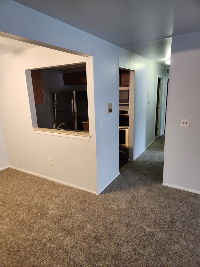 Photo - 1472 W Chateau Vert