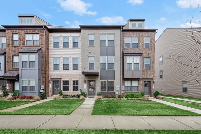 Photo - 272 Phoenix Dr Townhome