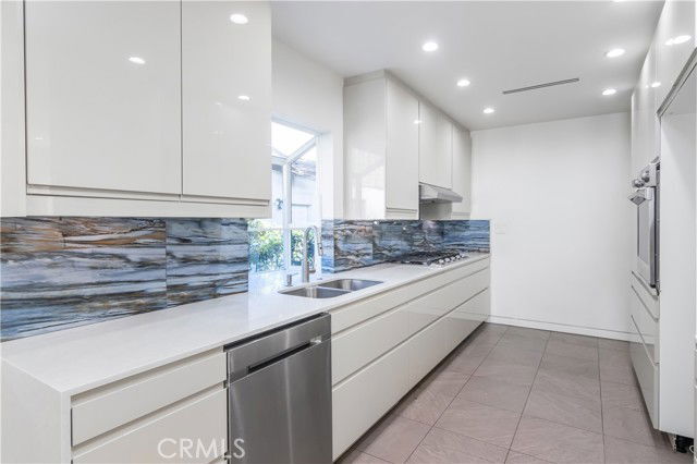 Photo - 15439 Vose St