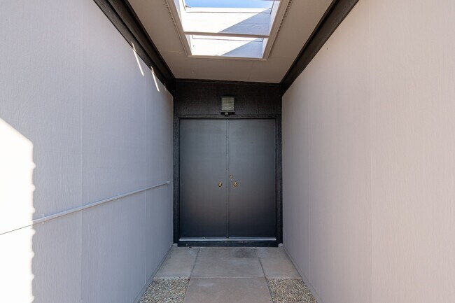 Photo - Stunning 3-Bedroom Home in Prime Glendale Location