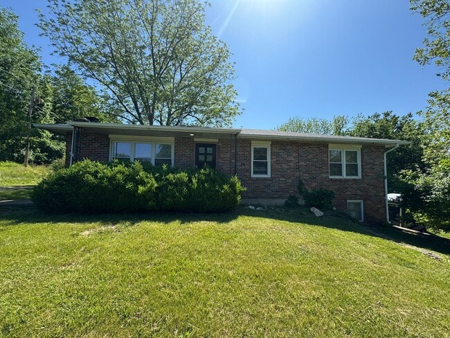 Photo - 4 Bedroom house with Second kitchen in basement