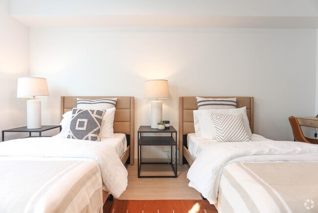 2BR, 2BA-908 SF