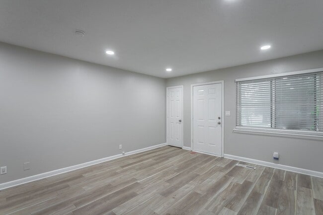 Photo - 392-394 Booth Rd Unidad 394