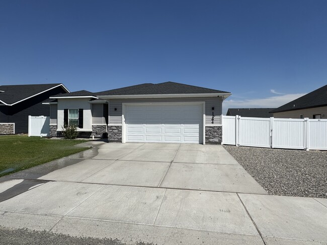 Front of house - 1264 Terra Ave Rental
