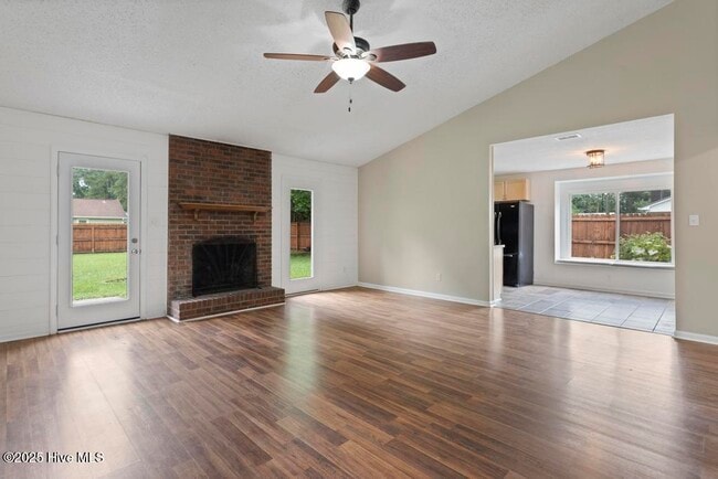 Photo - 122 Silver Leaf Dr