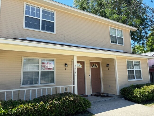 Building Photo - 1803 Plum St Unit C