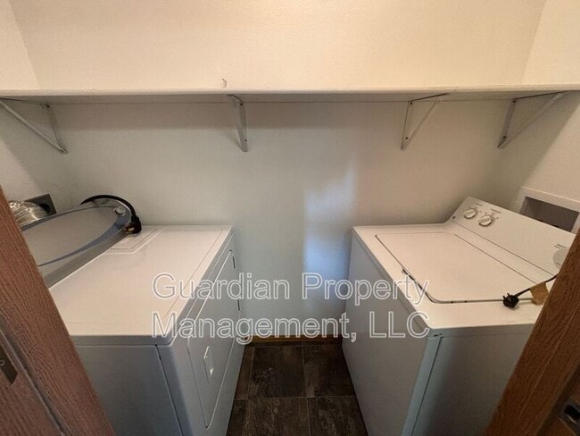 Photo - 322-324 E 4th St