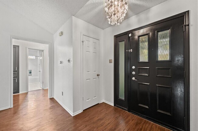 Photo - 7811 Finch Trail