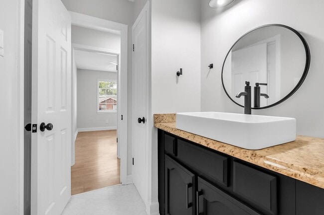 Photo - 4829 Bradford Dr