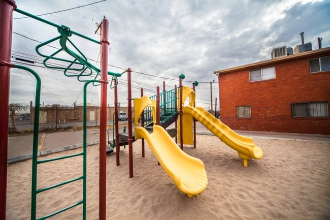 Photo - Lakeside Apartments