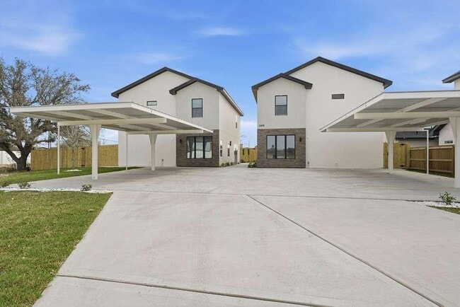 Building Photo - 2409 E Viviana St