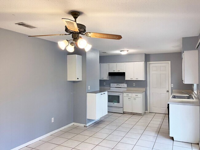 Photo - Lovely 3 Bedroom Home in Northwood - Fenced-in Yard