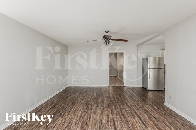 Photo - 2202 Lockwood Dr