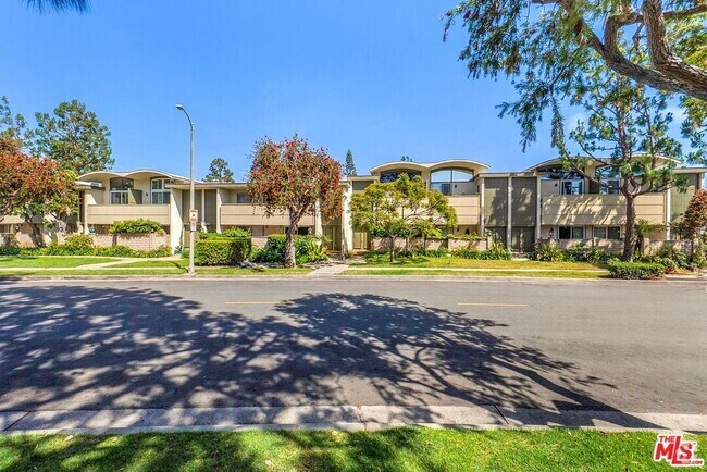 Building Photo - 13214 Fiji Way Unit D Rental