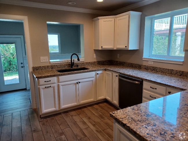 Building Photo - 1137 Heather Cir Rental