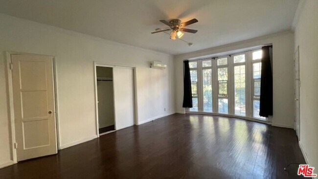 Photo - 933 S Hobart Blvd Unidad 1/4